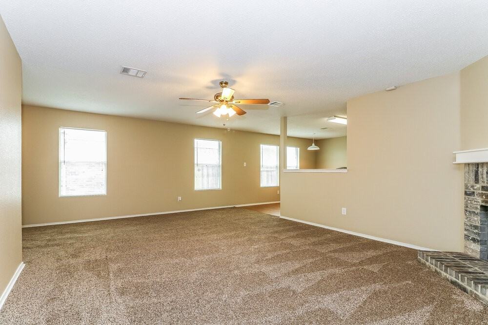 4113 Hunters Creek Dr - Photo 2 of 15