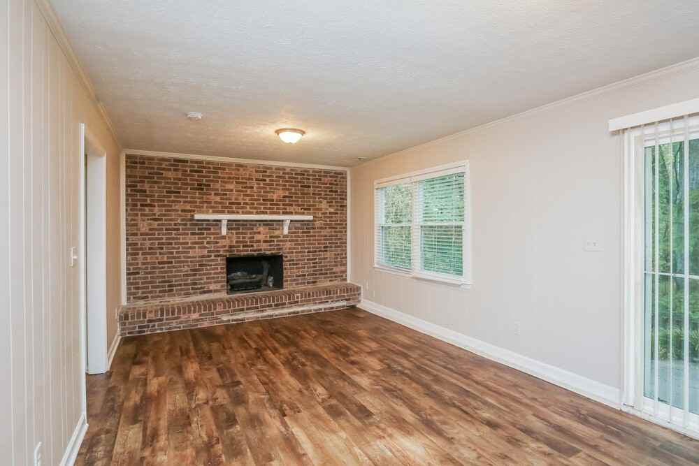 2264 Old Concord Dr Se - Photo 6 of 18