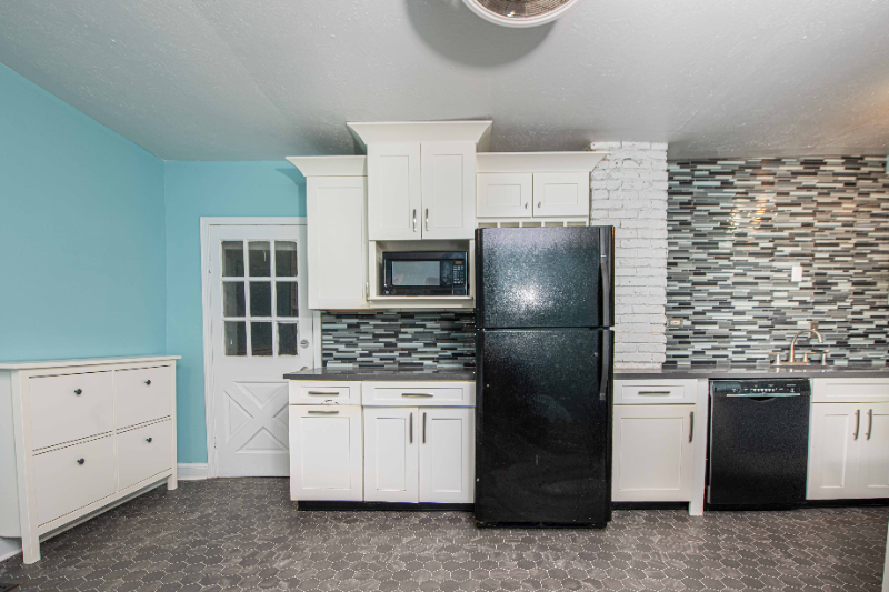 933 Vine St - Photo 3 of 20