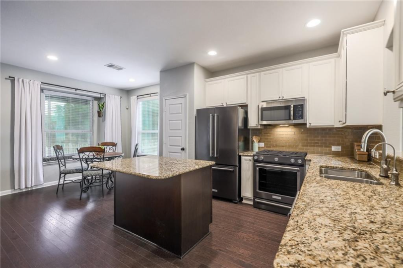 529 Trinity Bnd - Photo 3 of 19