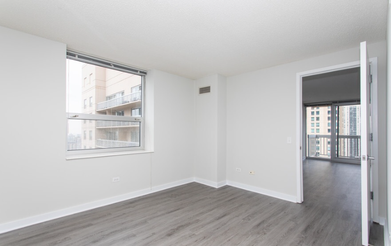 70 W Huron St - Photo 5 of 14