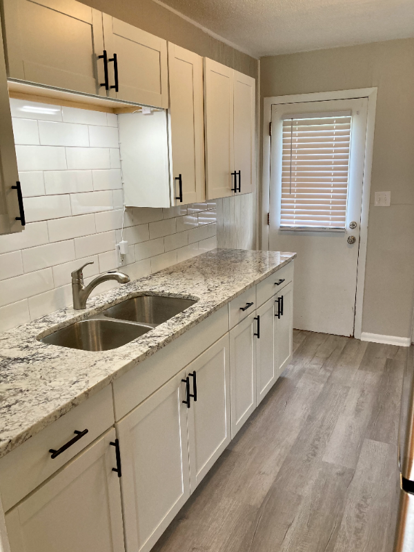 2536 Henry Ave - Photo 3 of 12