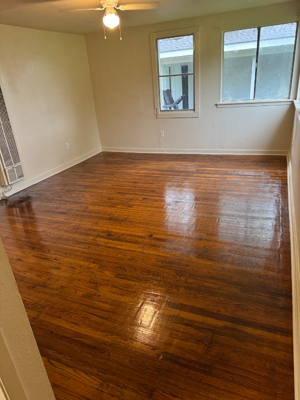343 Mills Ave - Photo 3 of 9