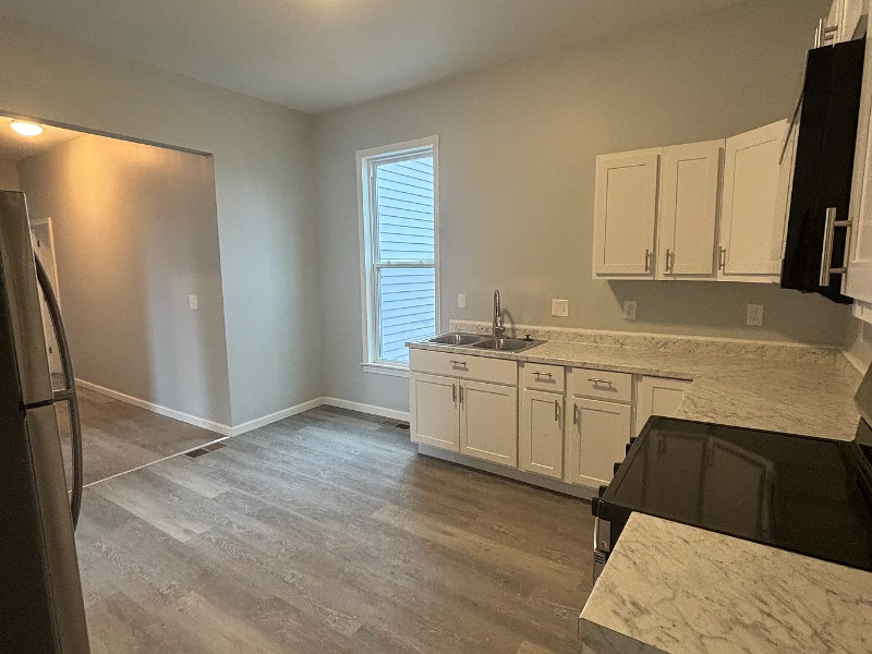 64 Thompson St #1 - Photo 3 of 4