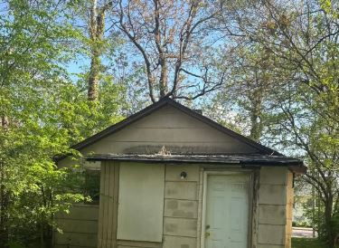 2615 W Hayes St - Photo 2 of 6