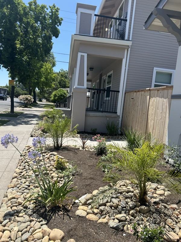 1823 N Center St - Photo 3 of 18