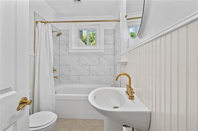 225 Magnolia St - Photo 3 of 10