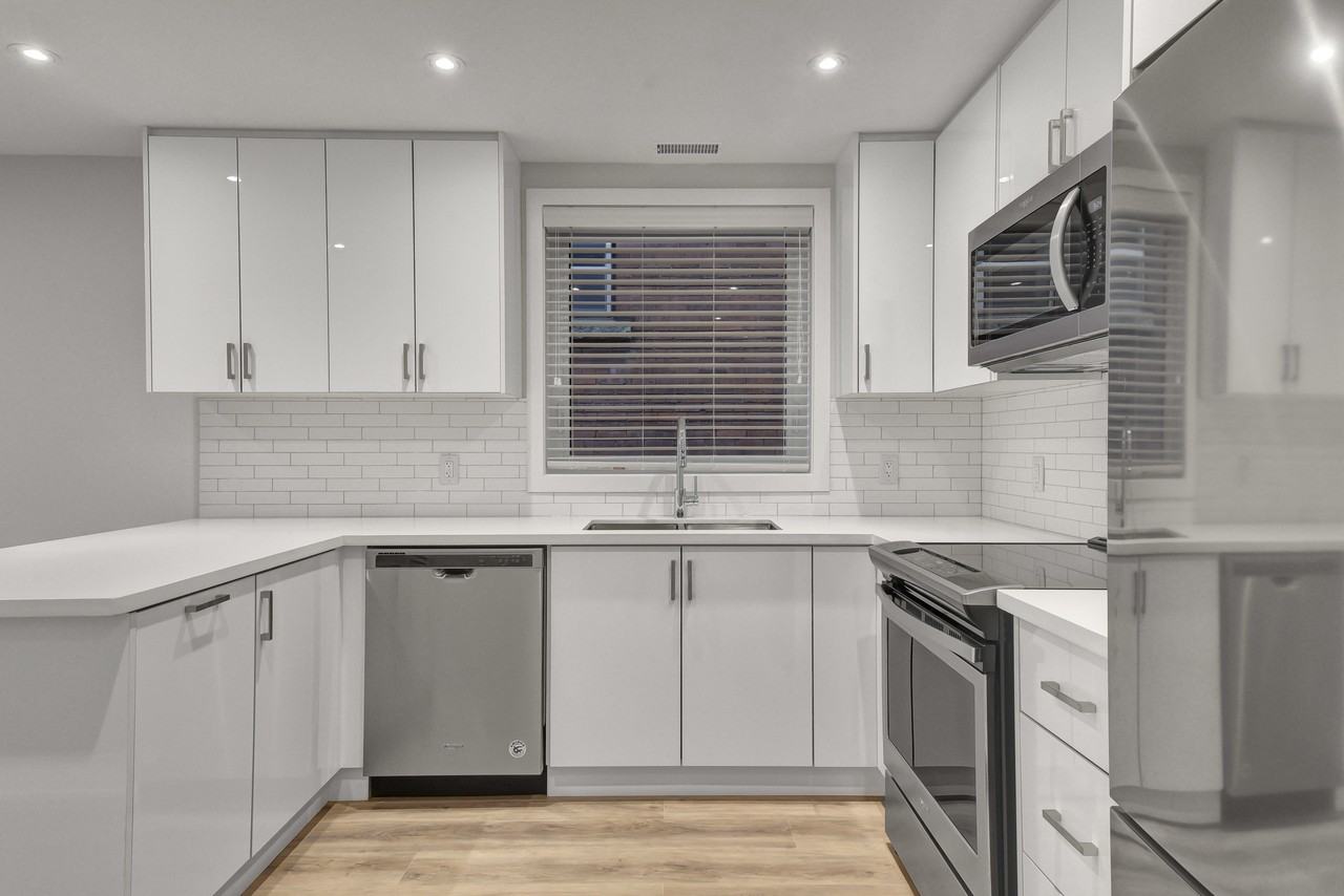 410 Brunswick - Photo 3 of 15