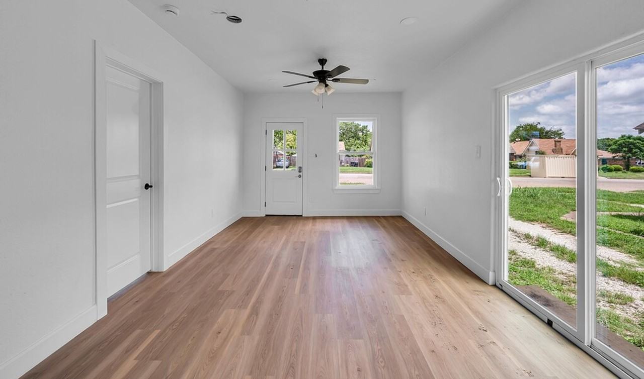 1818 Windsor Ave - Photo 7 of 27