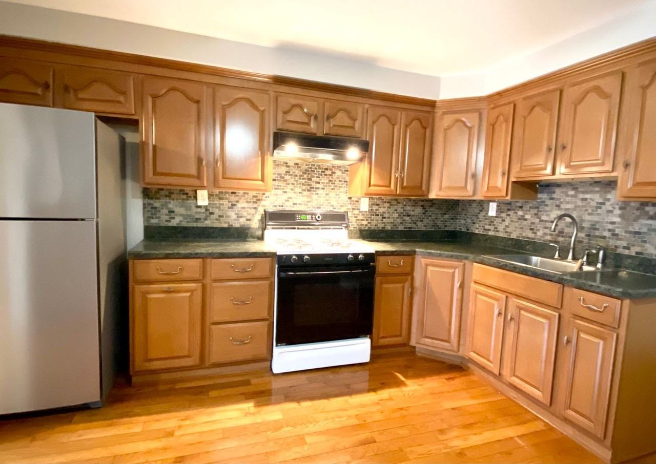 161 Bennington - Photo 2 of 17