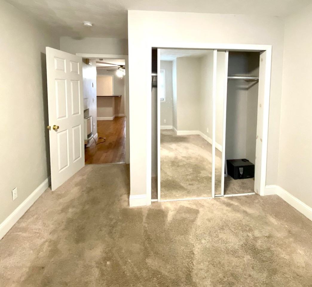 161 Bennington - Photo 3 of 17