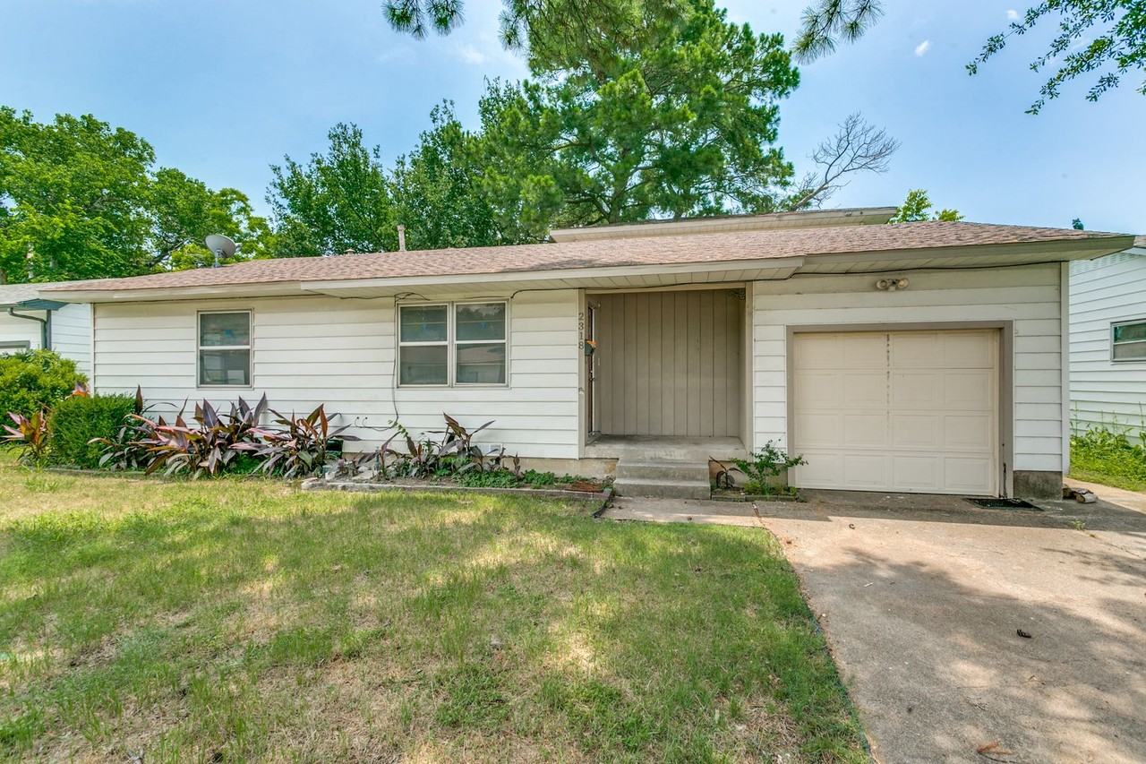 2318 Dennis St - Photo 2 of 25