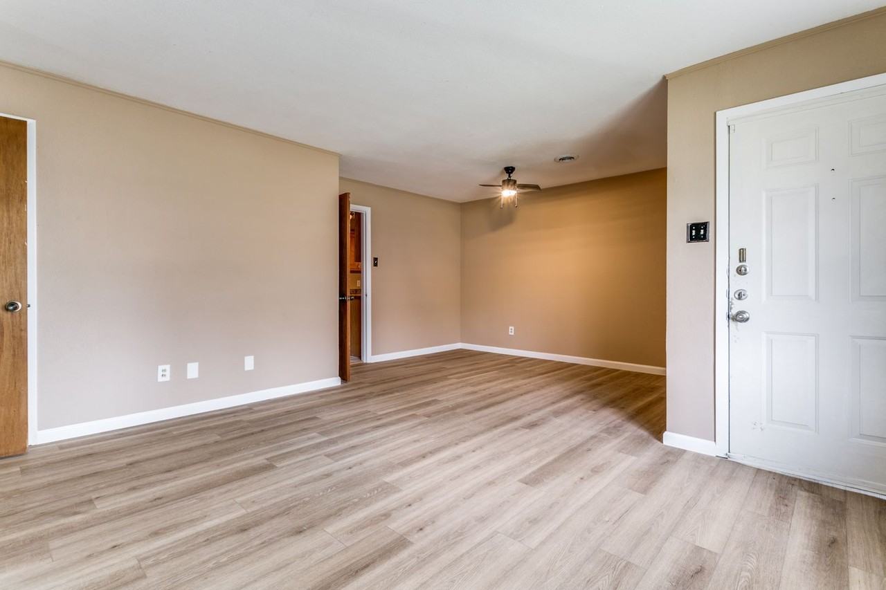 2318 Dennis St - Photo 3 of 25