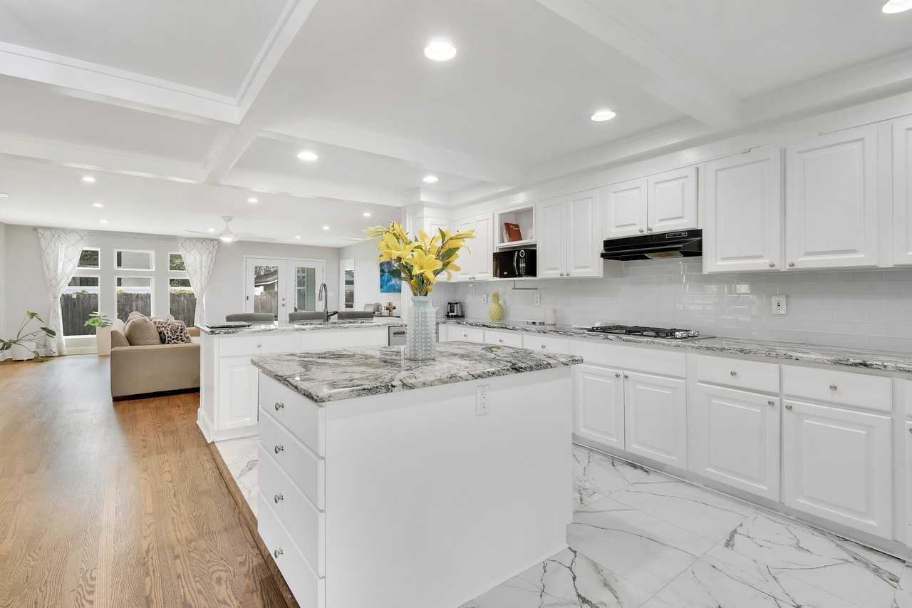 3005 W San Miguel St #NA - Photo 2 of 10