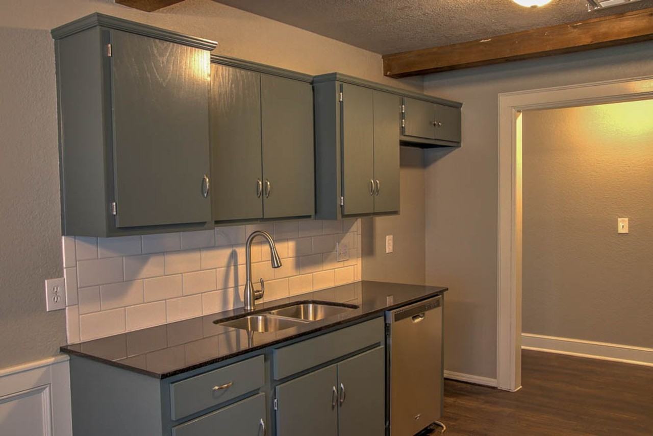 7907 E 80th St - Photo 5 of 27