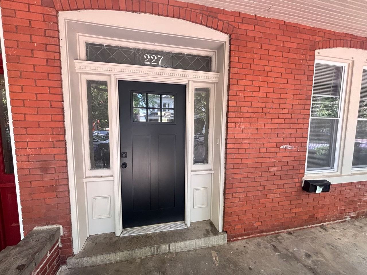 227 Emerald St - Photo 3 of 44