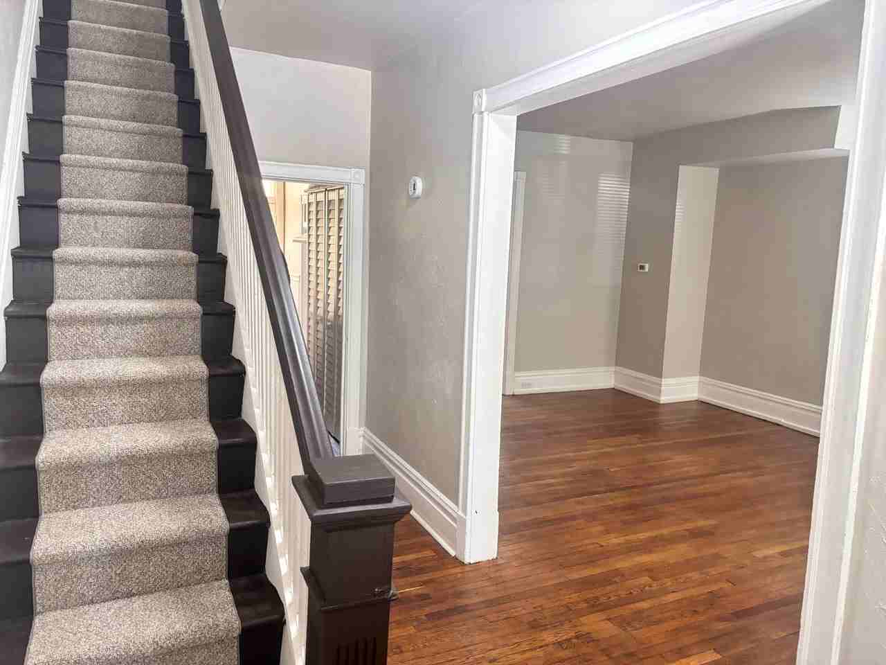 227 Emerald St - Photo 4 of 44