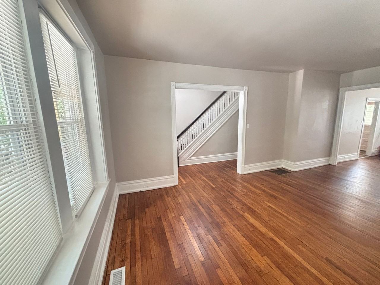 227 Emerald St - Photo 7 of 44