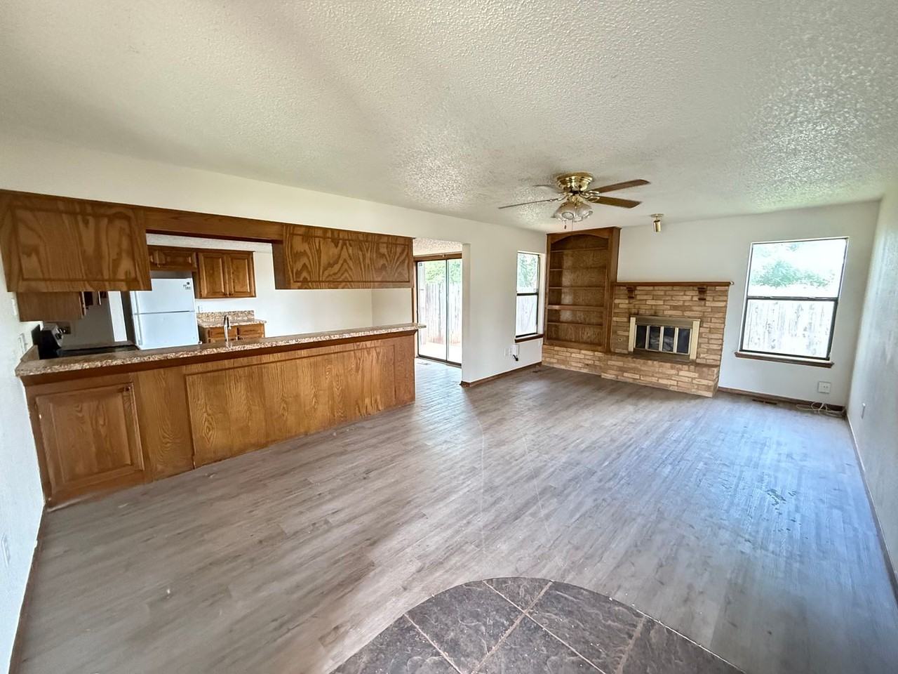 217 Woodbridge Cir - Photo 2 of 23