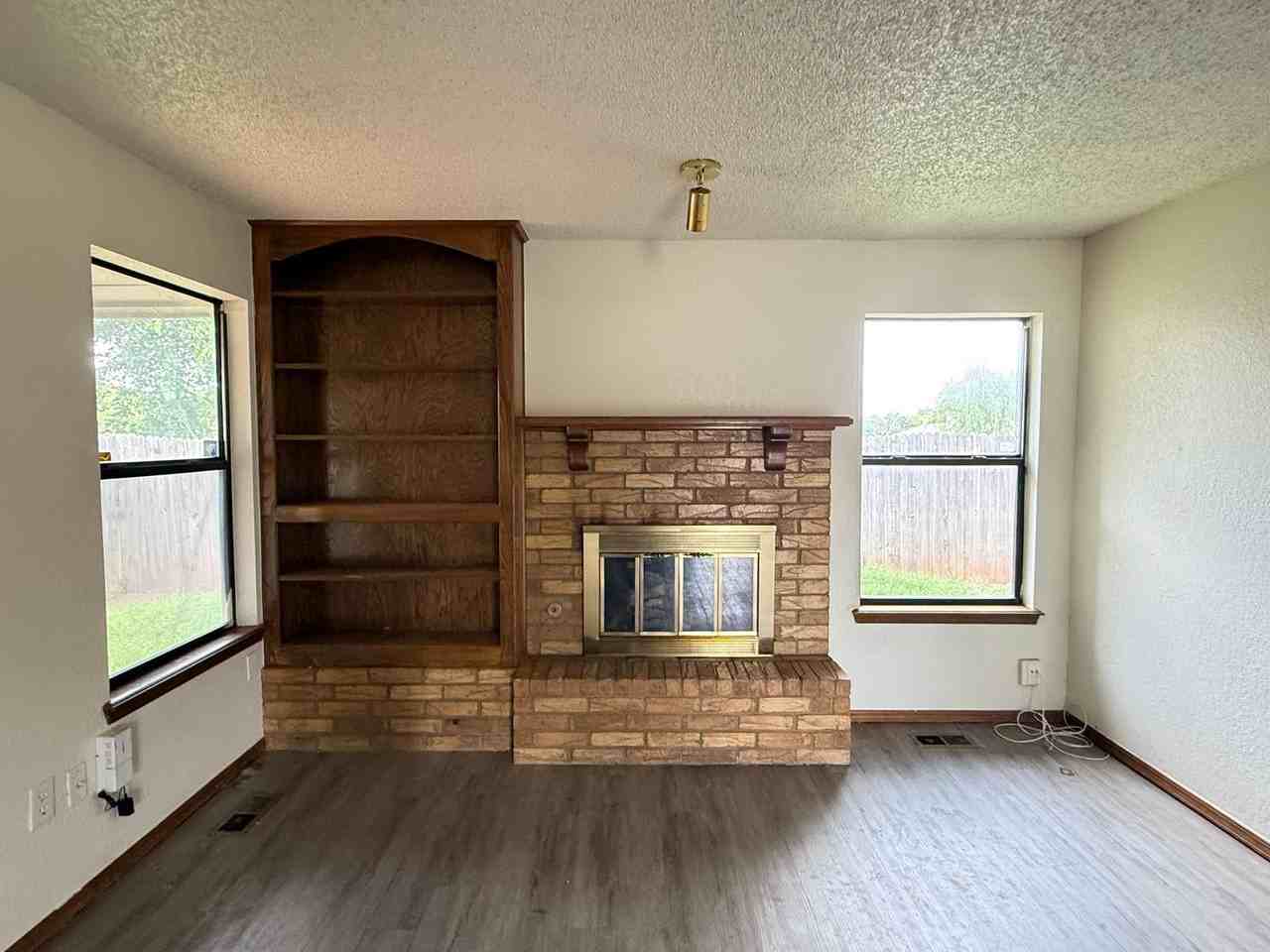 217 Woodbridge Cir - Photo 3 of 23