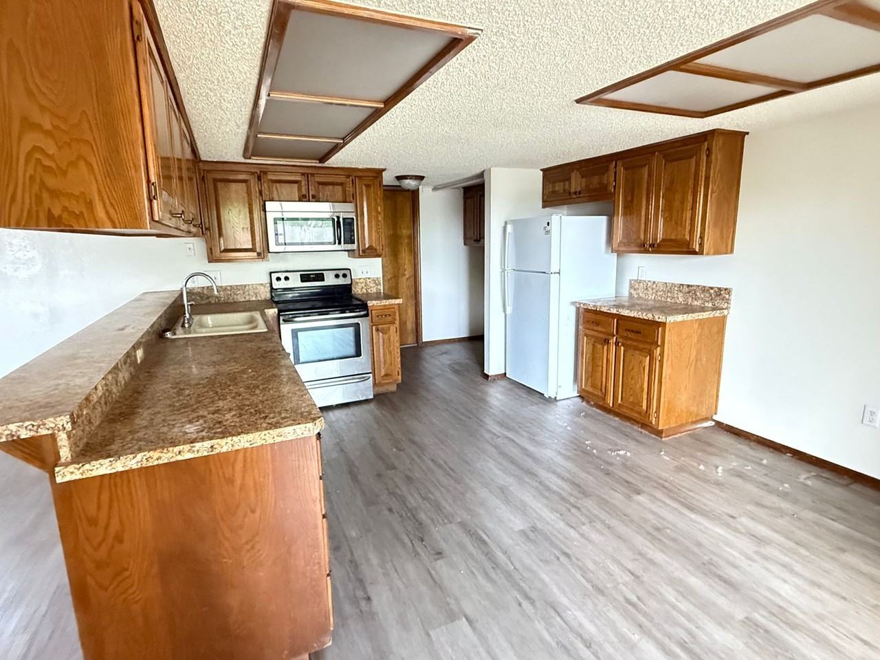217 Woodbridge Cir - Photo 4 of 23