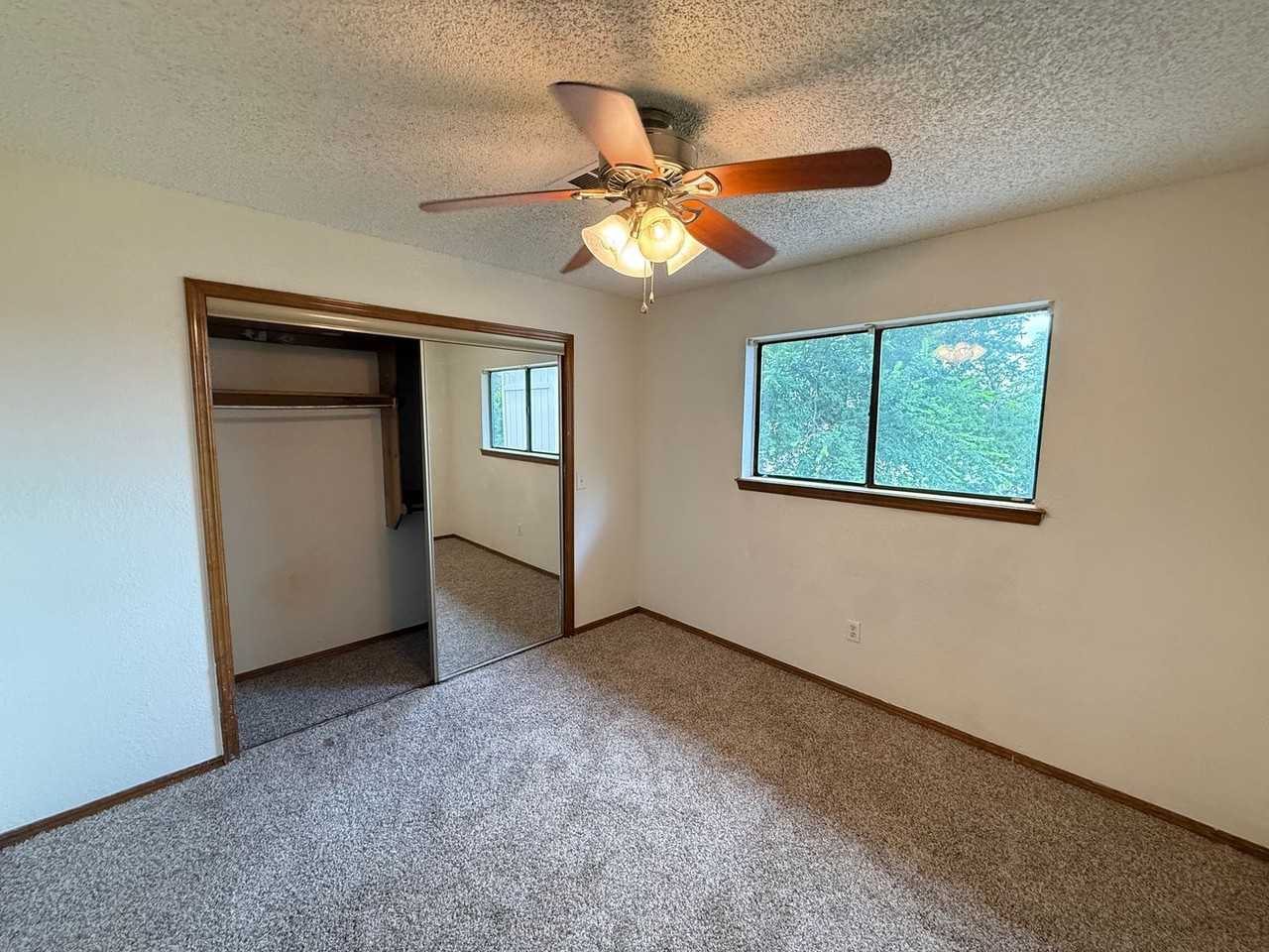217 Woodbridge Cir - Photo 6 of 23