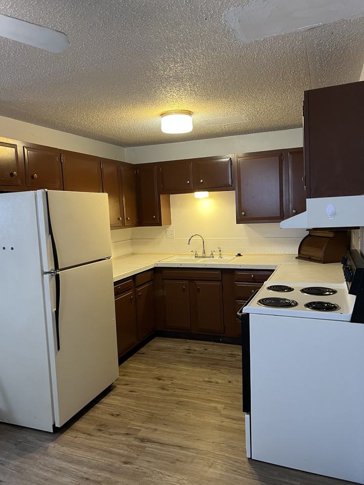 1082 6th Street Ct #C - Photo 3 of 3