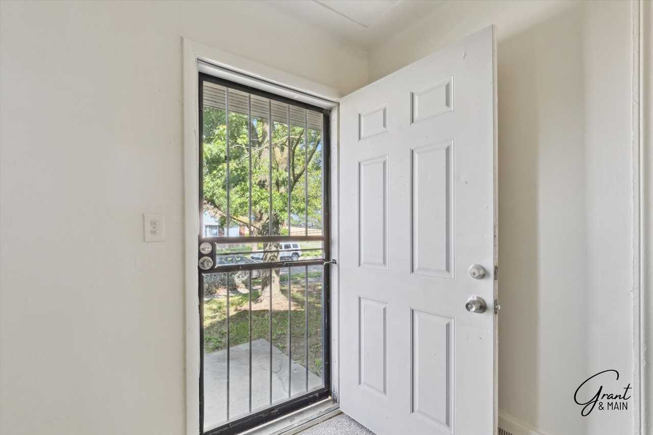 9108 Archdale St - Photo 2 of 24