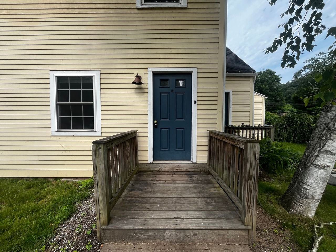 202 Main St #B - Photo 2 of 10