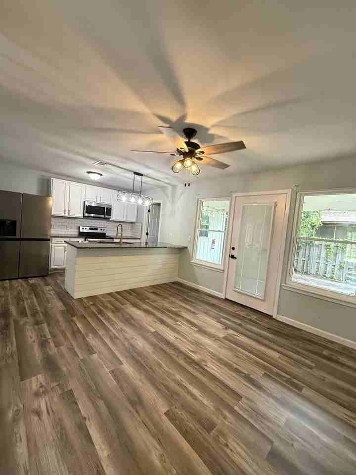 4184 Balmoral Ct - Photo 4 of 12
