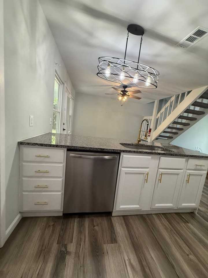 4184 Balmoral Ct - Photo 6 of 12