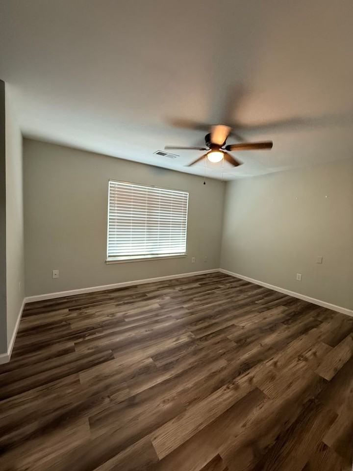 4184 Balmoral Ct - Photo 7 of 12