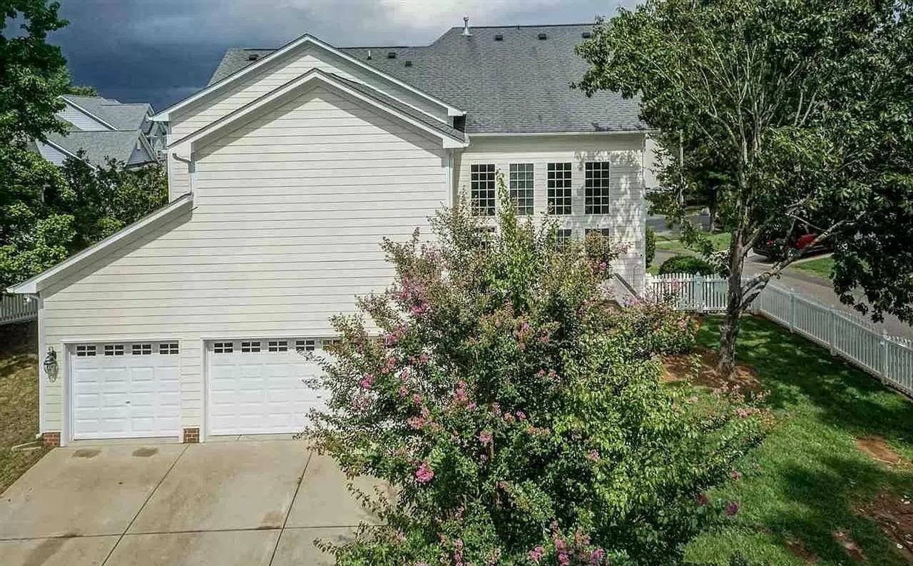 10400 Swerling Way - Photo 3 of 26