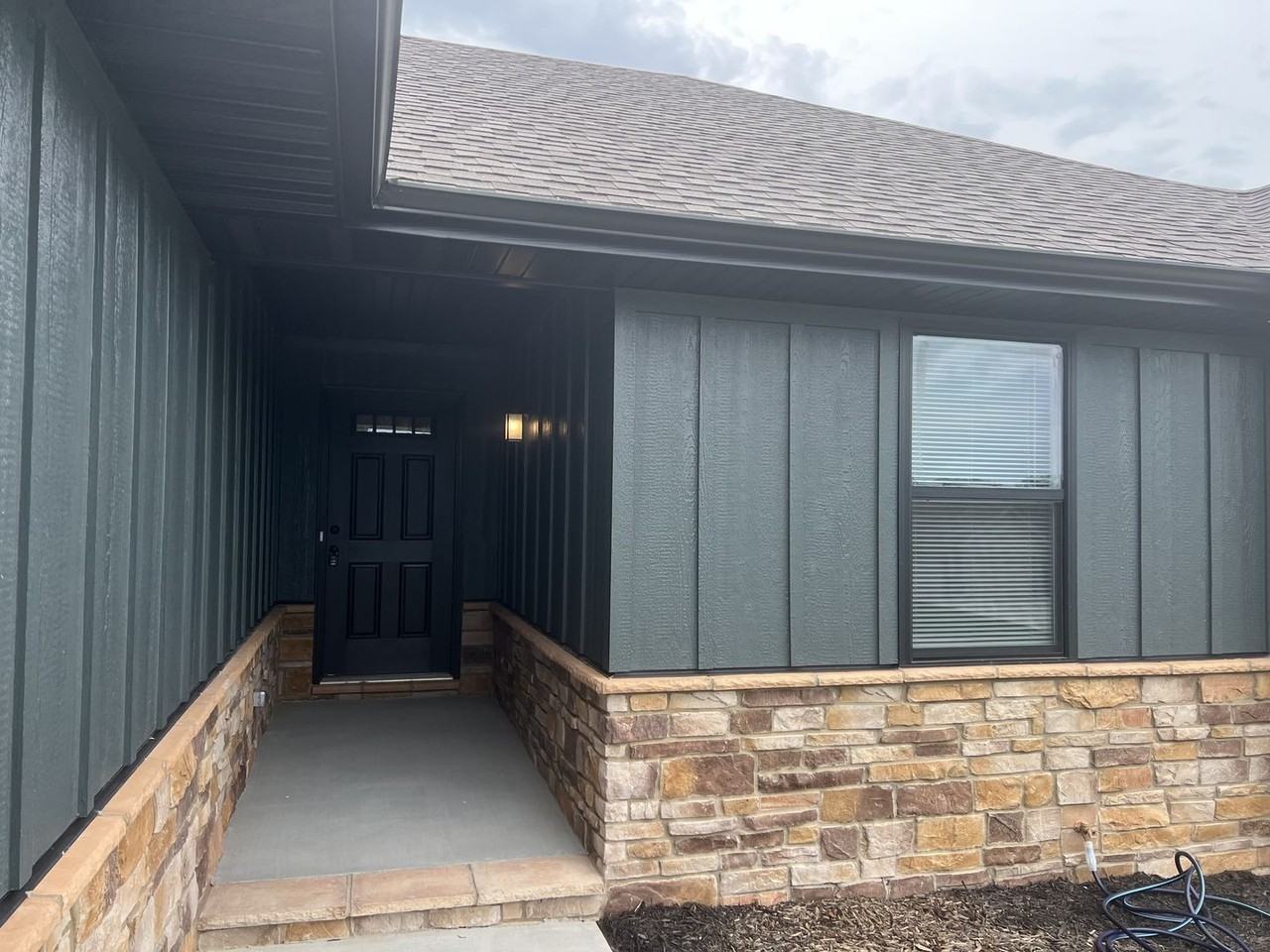 665 W Pinewood - Photo 2 of 16