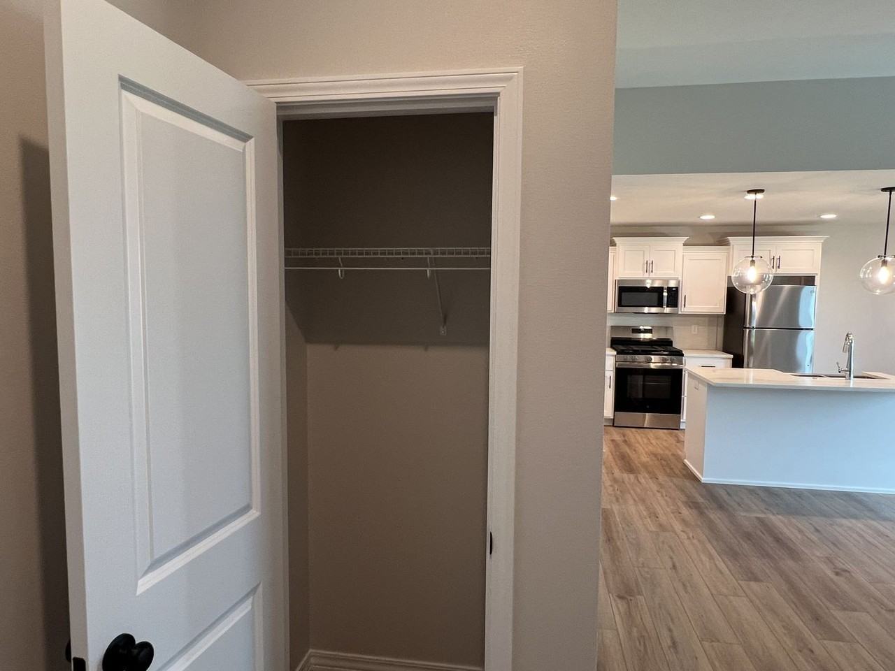 665 W Pinewood - Photo 5 of 16