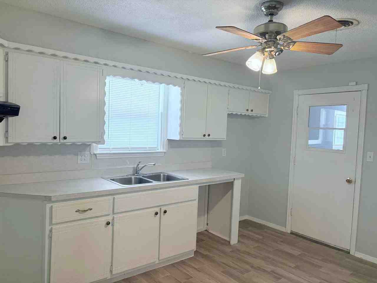 625 Southwest 68th Street - Photo 3 of 22