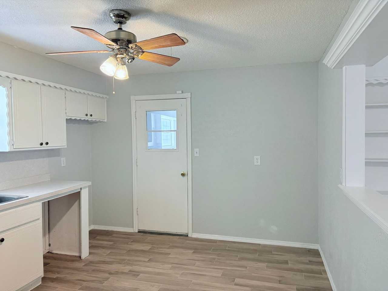 625 Southwest 68th Street - Photo 4 of 22