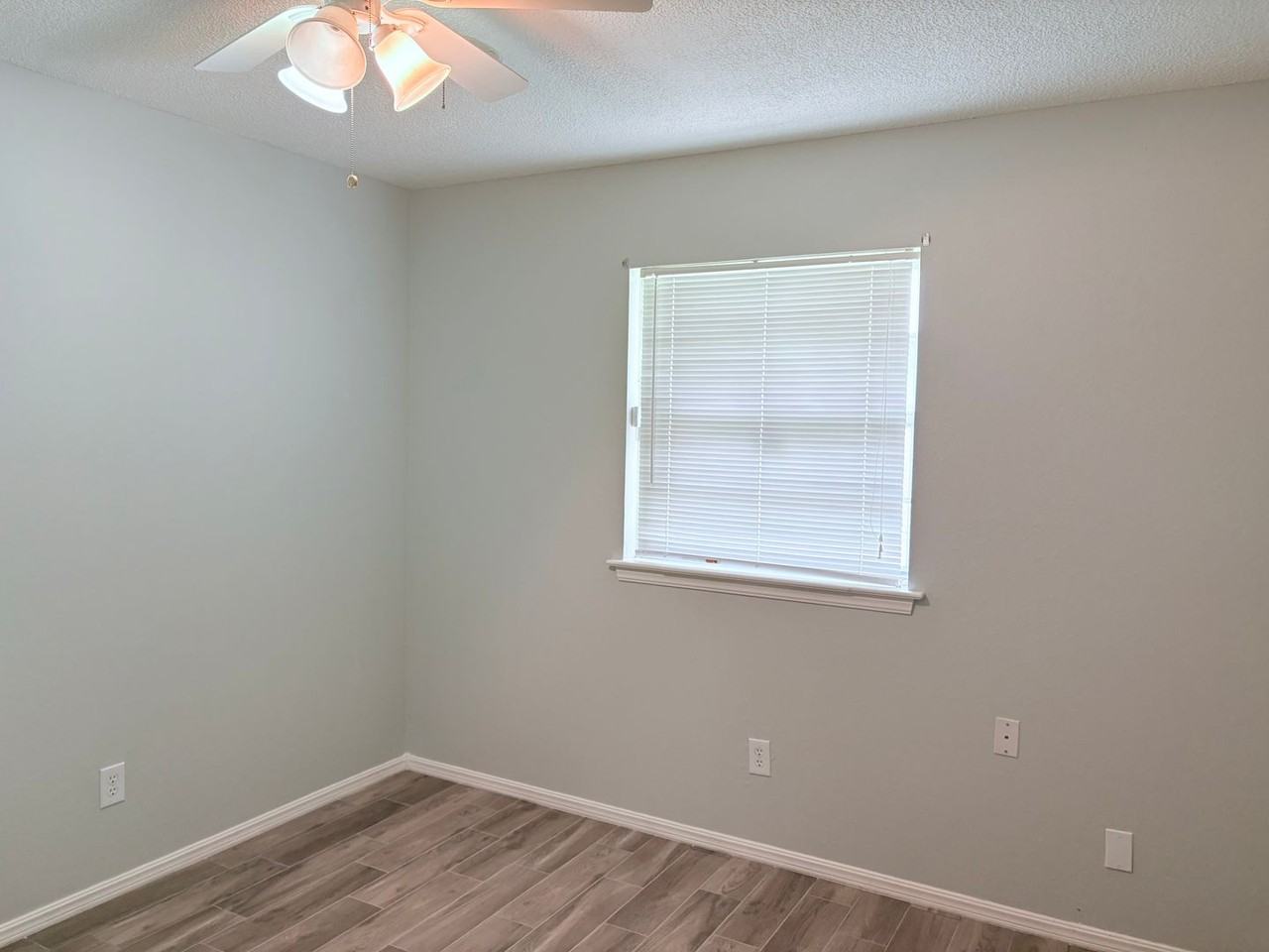 625 Southwest 68th Street - Photo 5 of 22