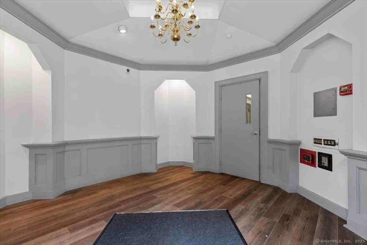 196 Crown St #5I - Photo 4 of 34