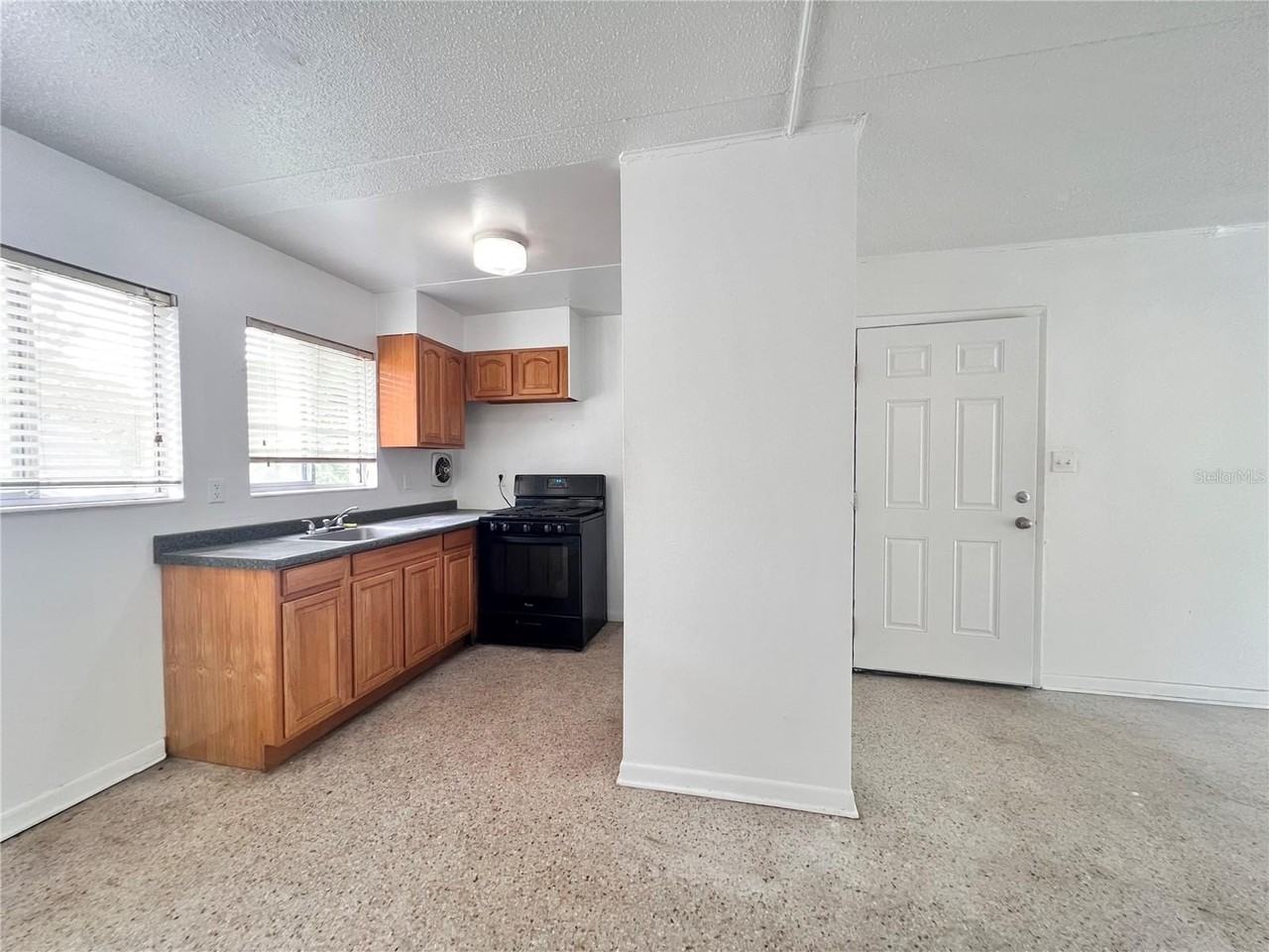 1303 Nw 6th St #4 - Photo 4 of 14