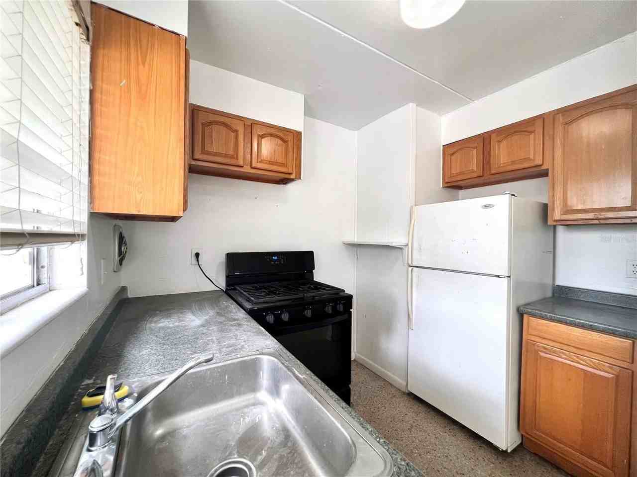 1303 Nw 6th St #4 - Photo 5 of 14