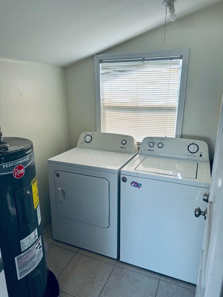 Pershing St Ne - Photo 2 of 14