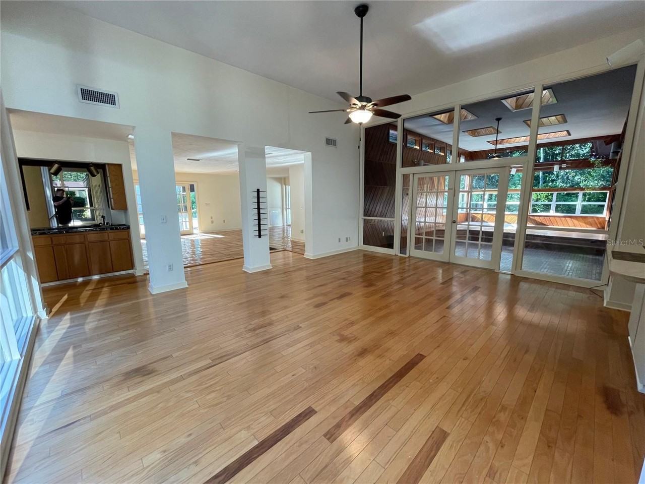 4140 Nw 44th Ave - Photo 4 of 38