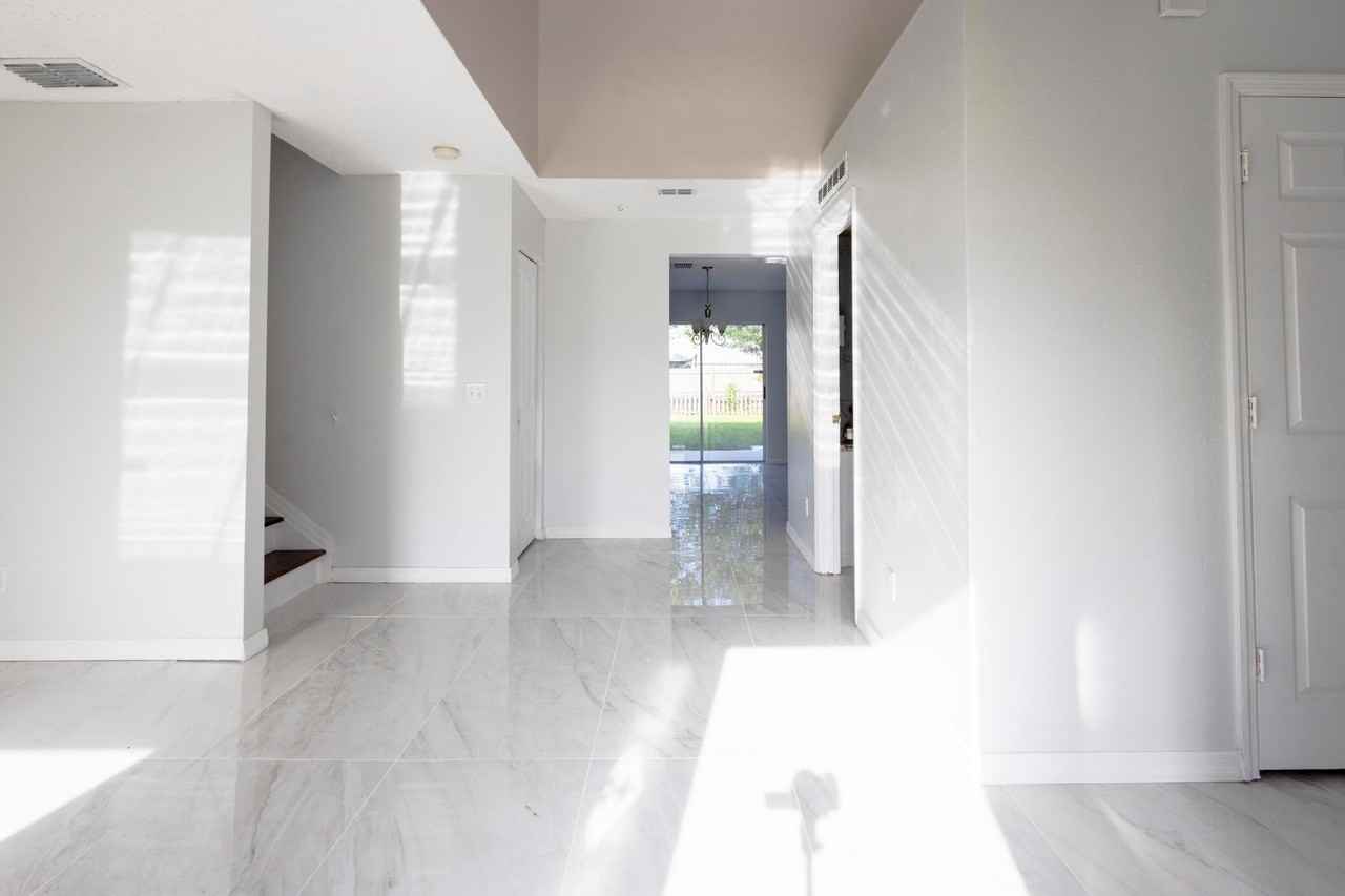 1401 Sw Heather St - Photo 4 of 44