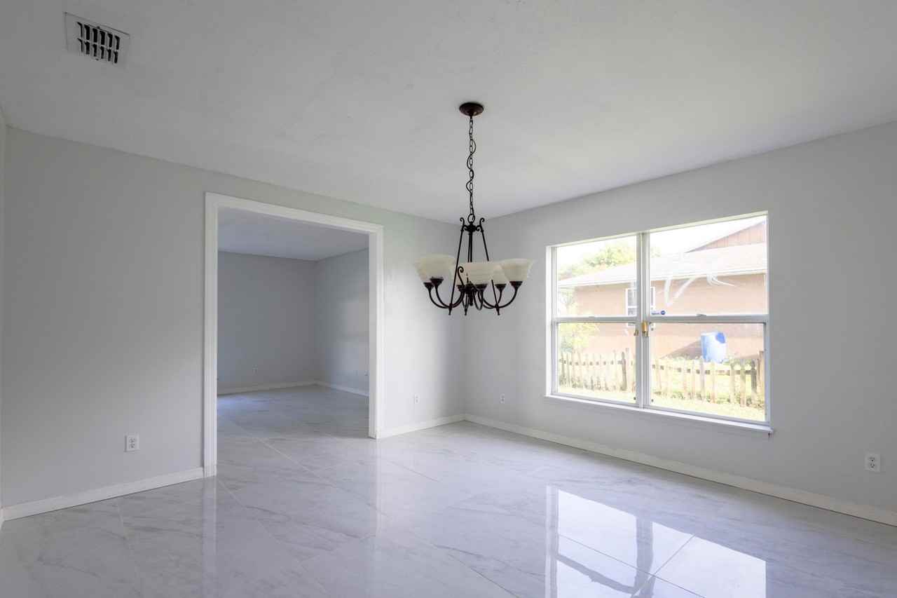 1401 Sw Heather St - Photo 7 of 44