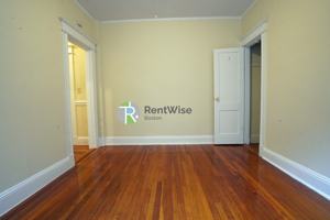 featured image of 60 Woodstock Avenue #5