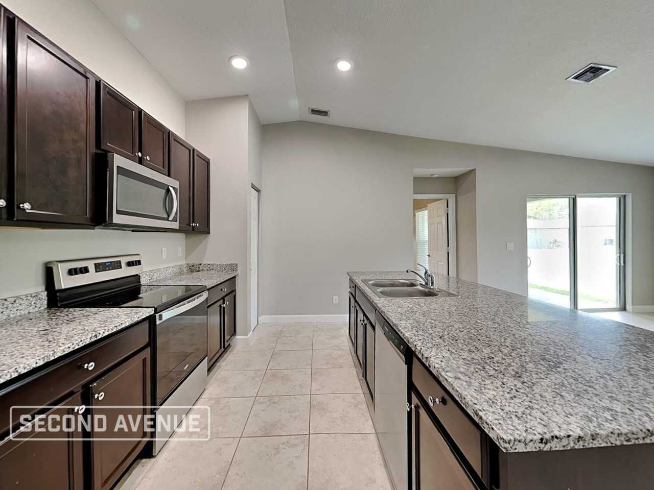 748 Geddes St Sw - Photo 2 of 22
