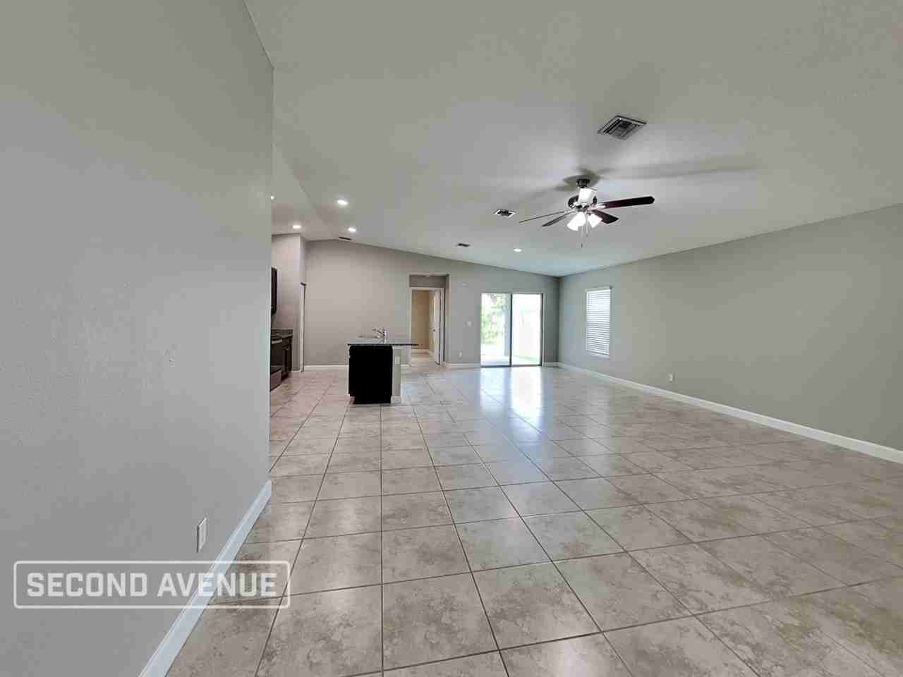 748 Geddes St Sw - Photo 4 of 22