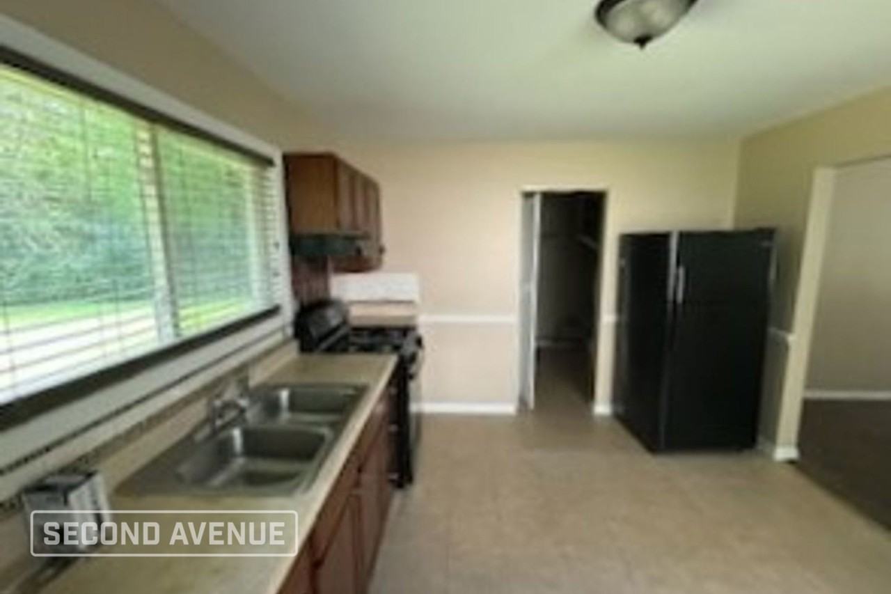 733 Union Dr - Photo 2 of 12