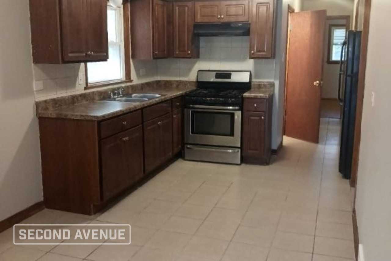 11638 S Vincennes Ave - Photo 2 of 10